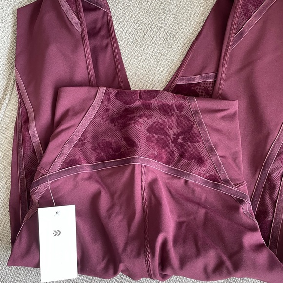 Lululemon Wunder Under Leggings - Picture 2 of 8